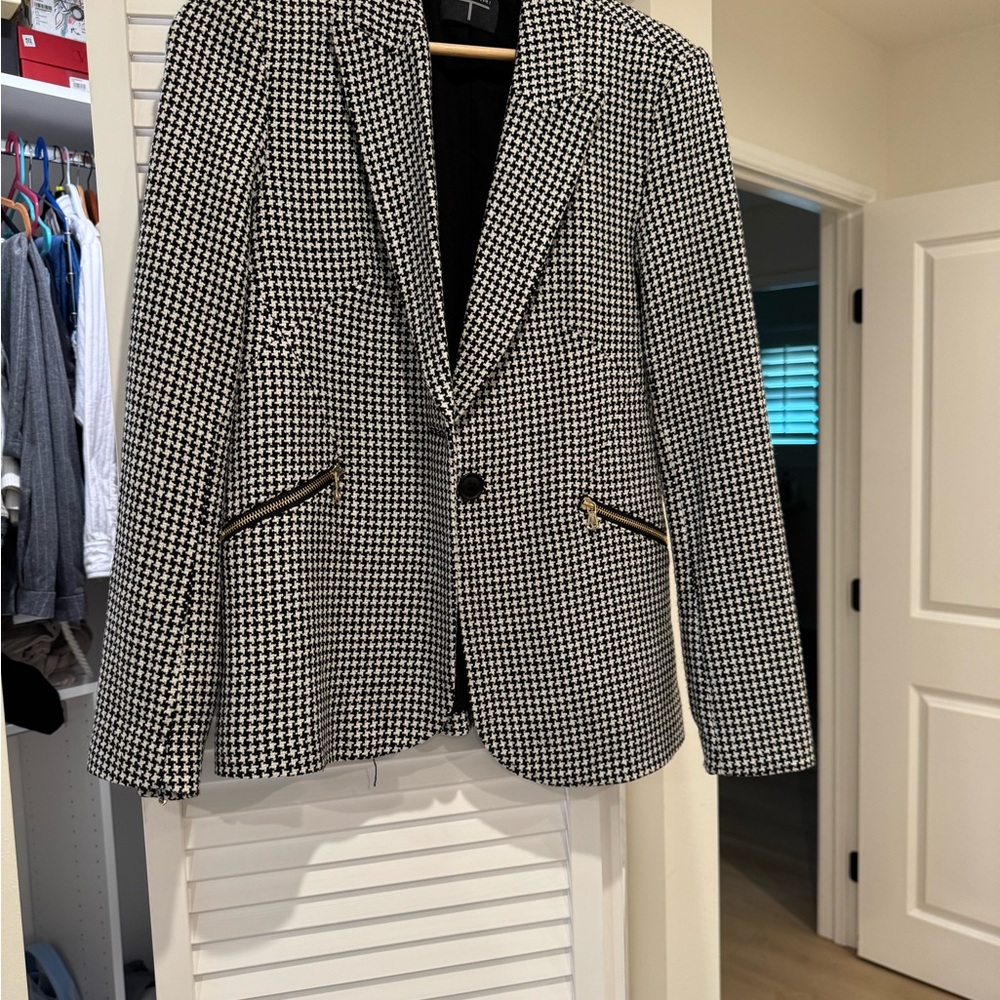Elie Tahari Black and White Houndstooth Blazer